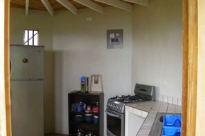Réfrigérateur, four, plaque de cuisson, cafetiÚre/bouilloire