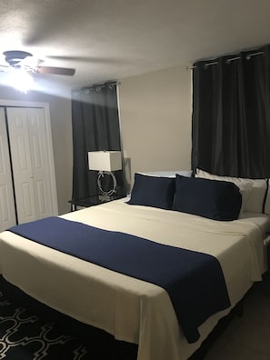 4 Schlafzimmer, Schreibtisch, Bügeleisen/Bügelbrett, Reisekinderbett