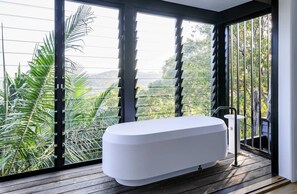 Luxury Villa | Deep soaking bathtub - Crane Lodge (Palm Beach)