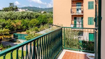 Appartement, 3 slaapkamers, balkon, uitzicht op tuin | Balkon