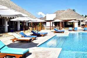 Appart'hôtel, 2 chambres, accessible aux personnes à mobilité réduite, fumeurs | Piscine | Piscine extérieure