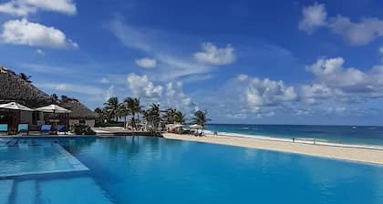 2 Bedroom Swim-up Cana Rock