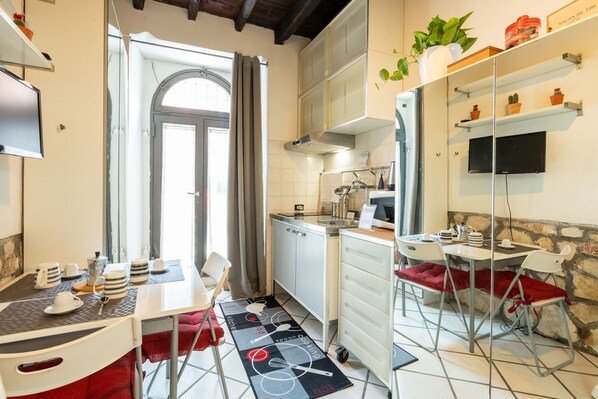 Apartment, 1 Bedroom | Private kitchen | Microwave, coffee/tea maker