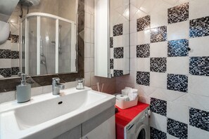 Appartement, 1 slaapkamer | Badkamer | Een haardroger, shampoo