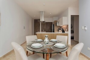 Condo, 2 Bedrooms, Balcony | Dining