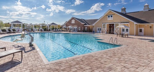 "family Friendly Resort Full of Amenities & Close To All Attractions Sleeps 10"