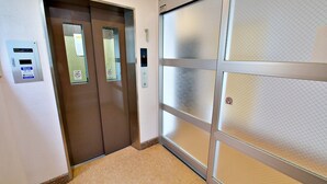 An elevator with a control panel and a glass door. - Rave K 201 (Naha)