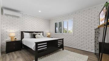 3 bedrooms, iron/ironing board, free WiFi, bed sheets