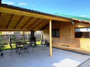 Outdoor dining - LA LIVADA Mix - Peace and privacy for families (Valea Danului)