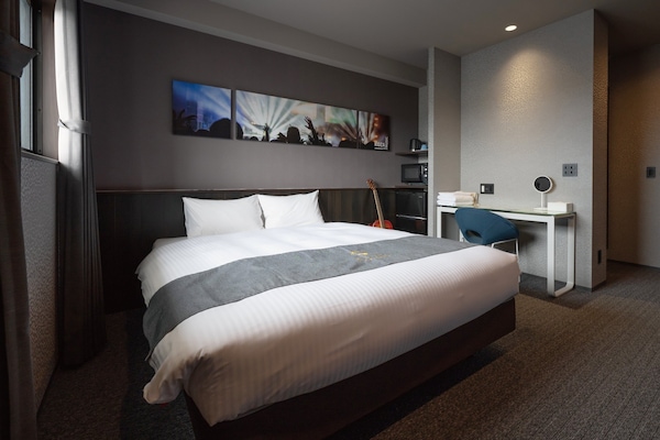 Double Room, Non Smoking | Down comforters, individually decorated, individually furnished, desk