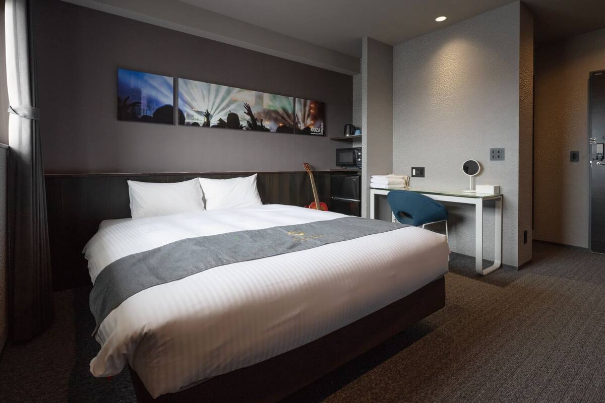 Down duvets, desk, free WiFi, individually decorated