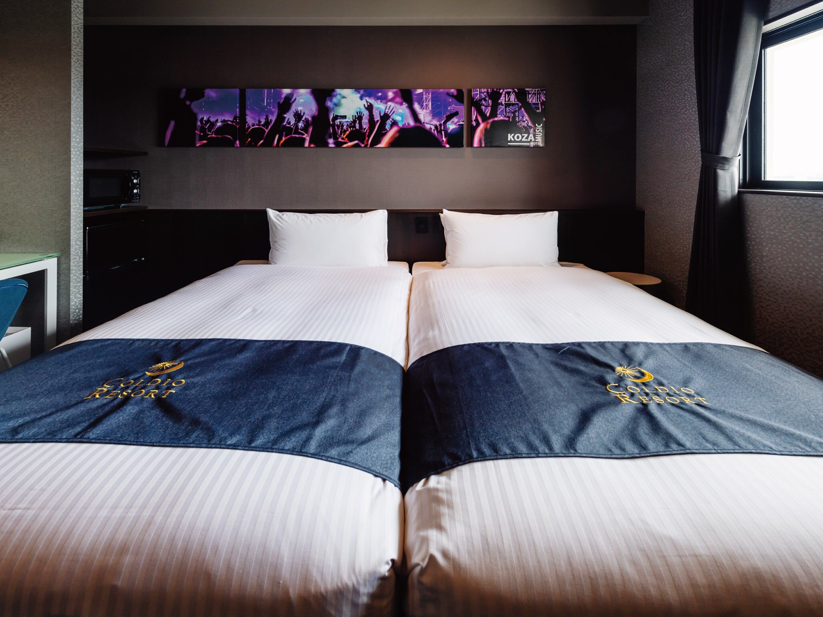 premier twin room, non smoking | 1 bedroom, down duvets, individually decorated, individually furnished