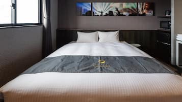 Habitación doble, para no fumadores | Edredón, decoración personalizada, muebles diferentes y escritorio