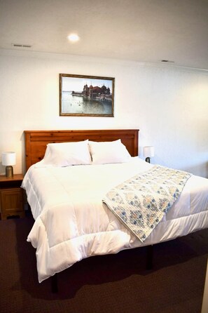 Iron/ironing board, travel cot, WiFi, bed sheets