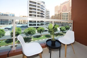 Terrace/patio - Premium 1 BHK in La Vista Silicon Oasis (Dubai)