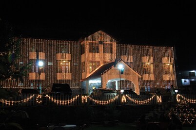 德曼奇纳然酒店