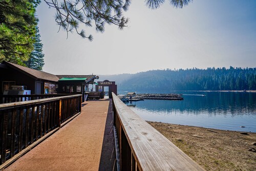 Relax, Rewind, Recuperate – Your Spring & Summer Cabin Escape