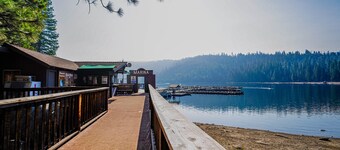 Winter Escape: Cozy Cabin Near Dodge Ridge — Make Memories with Family & Friends