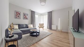 Apartment (F 195) | Wohnbereich | Flachbildfernseher