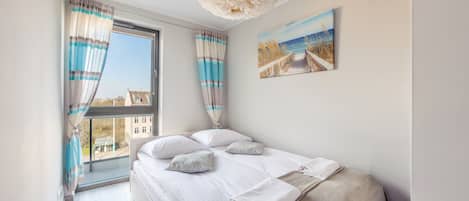 Lägenhet (225) | Arbetsyta för laptop, ljudisolering och strykjärn/strykbräda