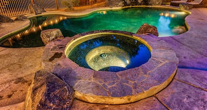 Log Cabin w/ pool, spa, game room, sleeps 20!