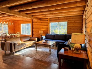 テレビ、暖炉、テレビゲーム、テーブルサッカー台