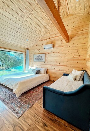 6 makuuhuonetta, silitysrauta/-lauta, vauvan matkasänky, Wi-Fi