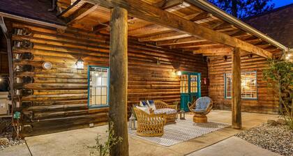 Log Cabin w/ pool, spa, game room, sleeps 20!