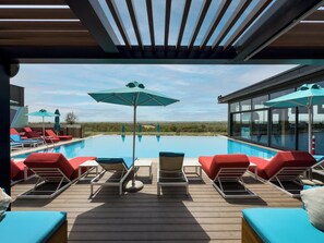 Outdoor pool, pool loungers - Millennium Place Mirdif Hotel (Dubai)