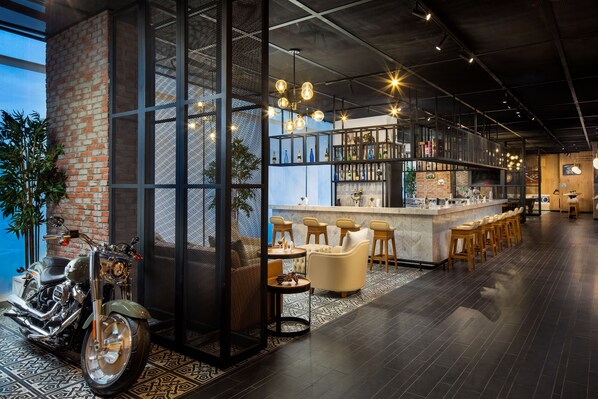 2 bars/lounges, sports bar, rooftop bar