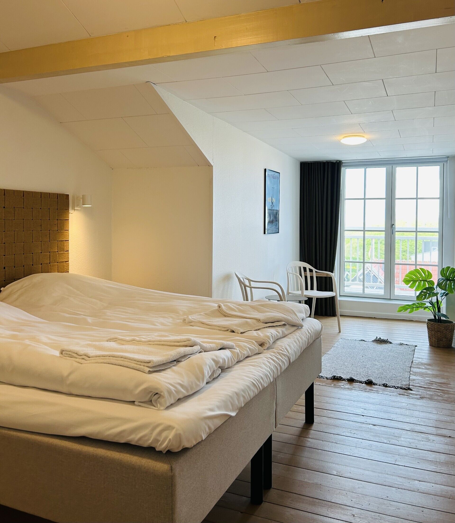 Deluxe Room, 1 Bedroom | Free WiFi, bed sheets
