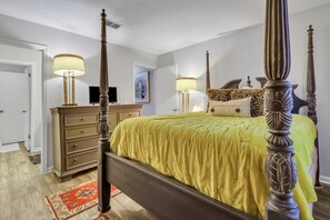 2 bedrooms, iron/ironing board, WiFi - Aint' Nothin' Fancy One (St. Marys)