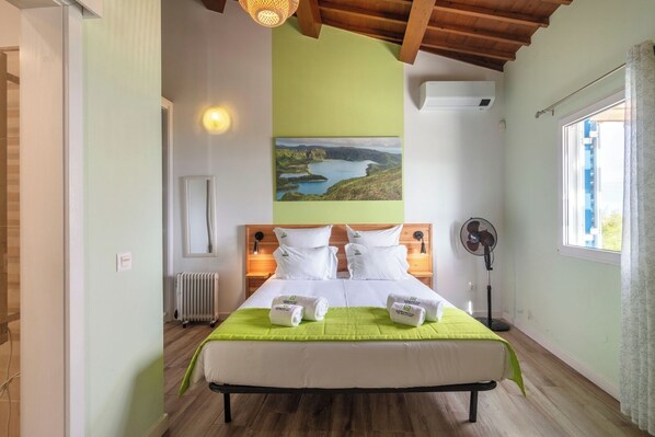 2 bedrooms, iron/ironing board, travel cot, WiFi