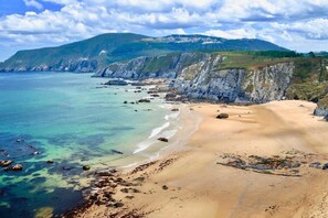 On the beach - The Cliffs - Surf Lodge Esteiro (O Barqueiro)