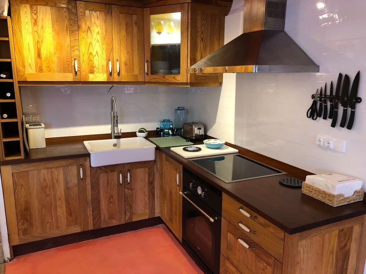 Refrigerador, microondas, horno y cafetera y tetera 