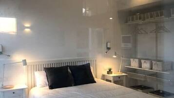 3 Schlafzimmer, Schreibtisch, Bügeleisen/Bügelbrett, Reisekinderbett