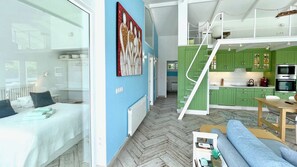 3 bedrooms, desk, iron/ironing board, travel cot