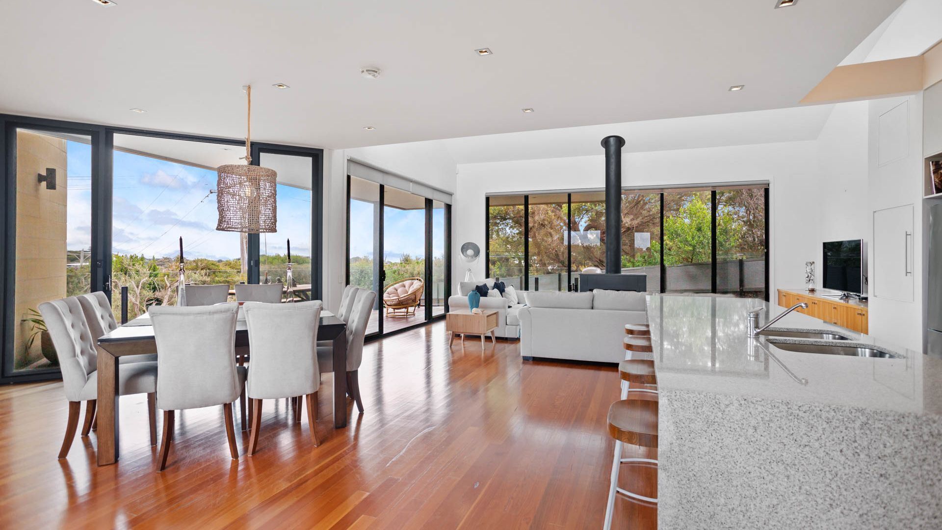 TV, fireplace, ping pong, stereo