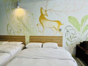 Maison en rangée de base | Espace de travail pour ordinateurs portables, accès au Wi-Fi (inclus)