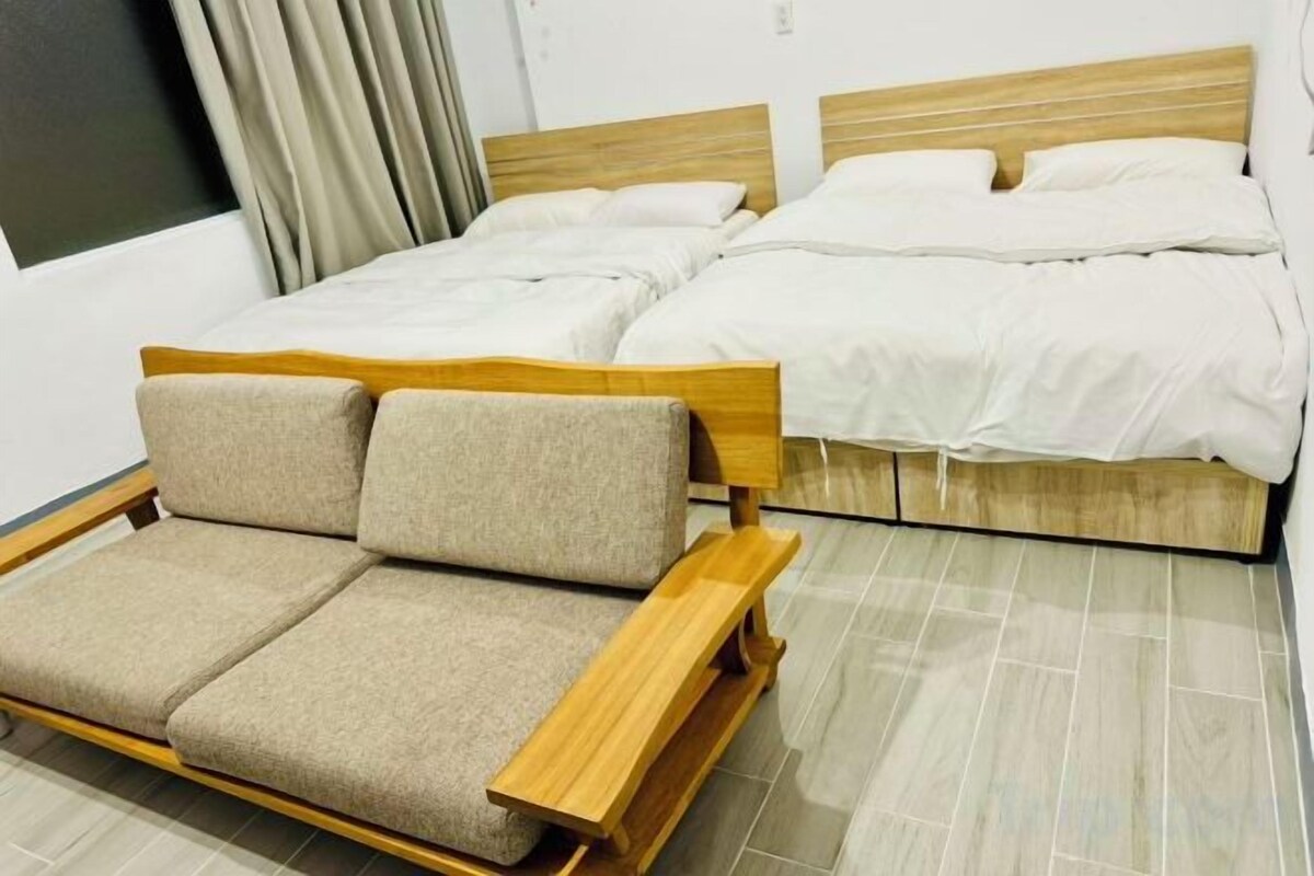 Laptop workspace, WiFi (free), bed sheets