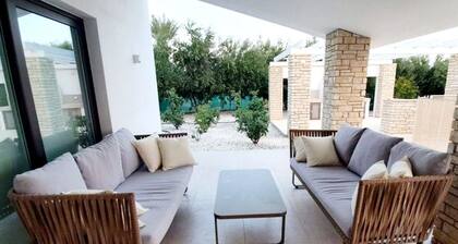 Luxury 6 Bedroom Villa With Privet Pool in Paphos