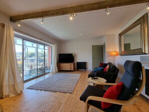 House, Multiple Beds | Living room | 30-inch TV with cable channels, fireplace - Cosy House in Eigionfa (Menai Bridge)