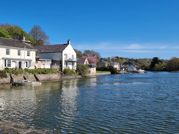 House, Multiple Beds | Lake - Cosy House in Eigionfa (Menai Bridge)
