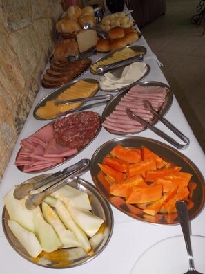Desayuno buffet incluido todos los días