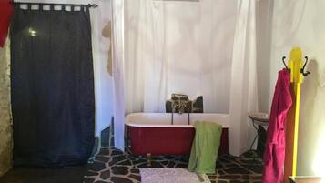 Serviettes fournies, papier toilette