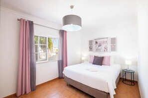 2 chambres, fer et planche à repasser, Wi-Fi gratuit, draps fournis