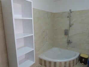 Deluxe Apartment, 2 Bedrooms, River View | Bathroom - Nile Diana Luxor (Luxor)