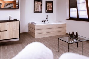 Sèche-cheveux, serviettes fournies