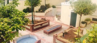 Beautiful apartment in residence with swimming pools, 10mn from the beaches.