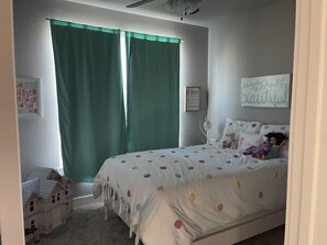 4 bedrooms, WiFi, bed sheets